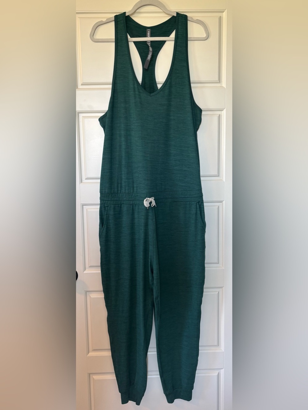 Vuori Women’s Lux Sleeveless Jumpsuit Heather Green Size XL Style VW426